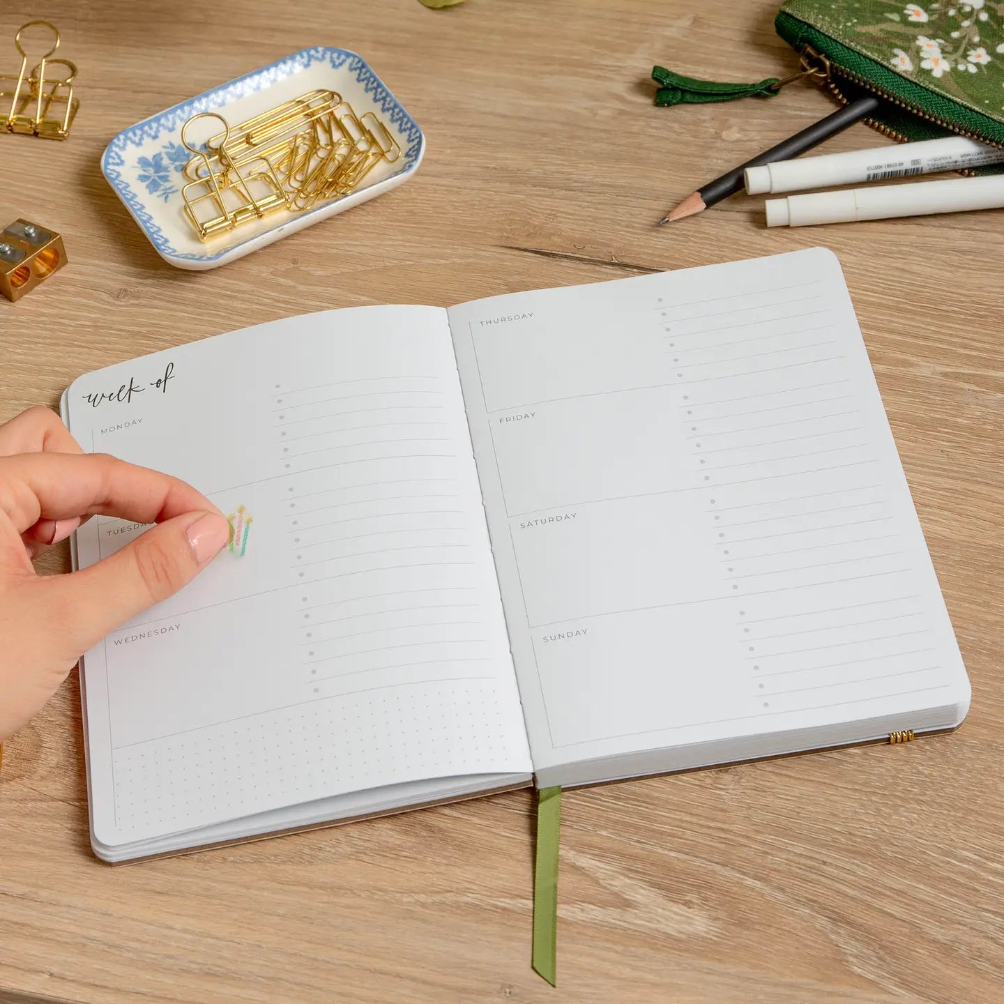 Clio Petitie Undated Planner