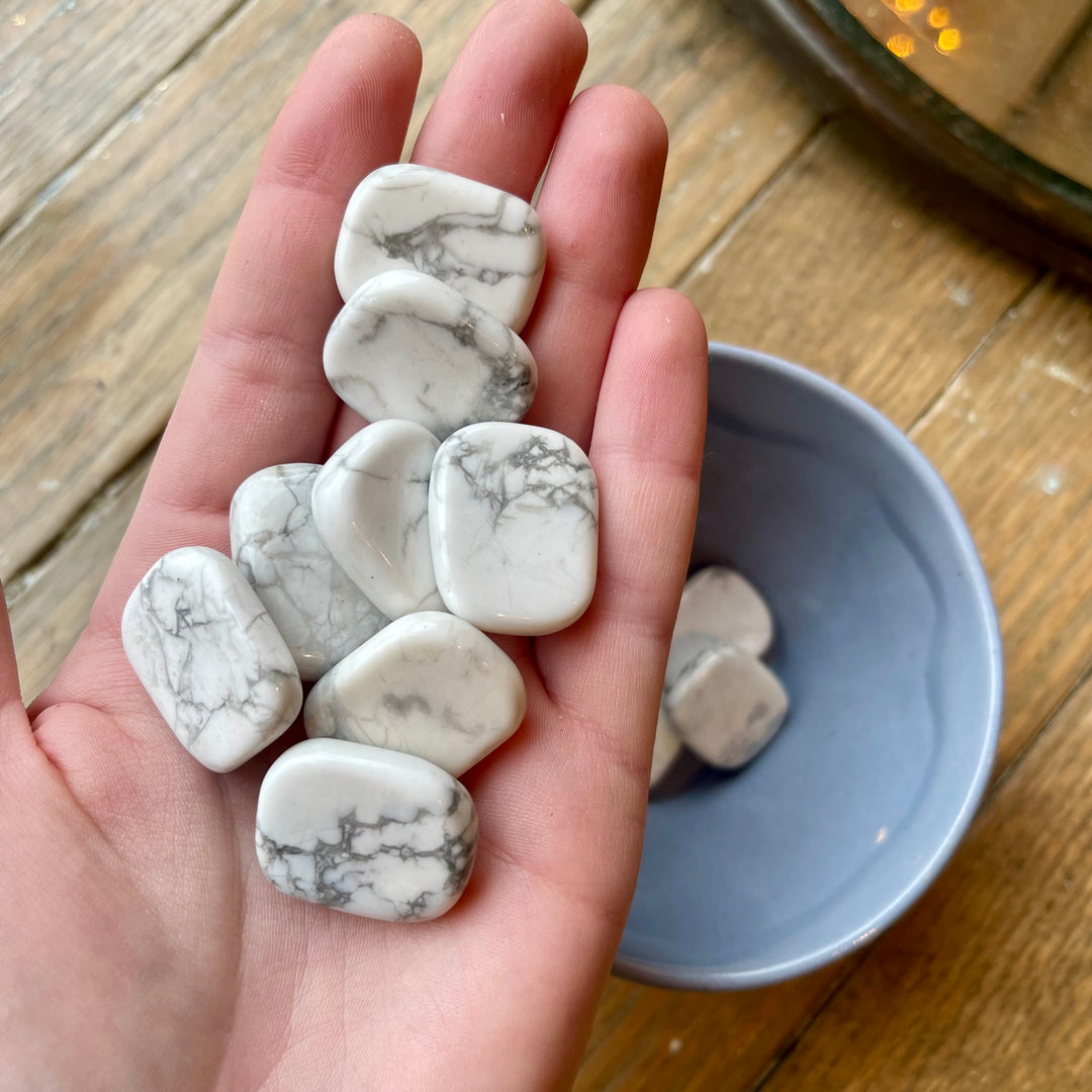 Howlite - Mini Palm Stones