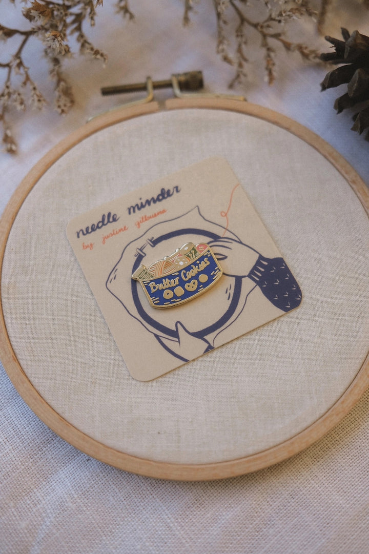 Butter Cookie Sewing Kit Needle Minder