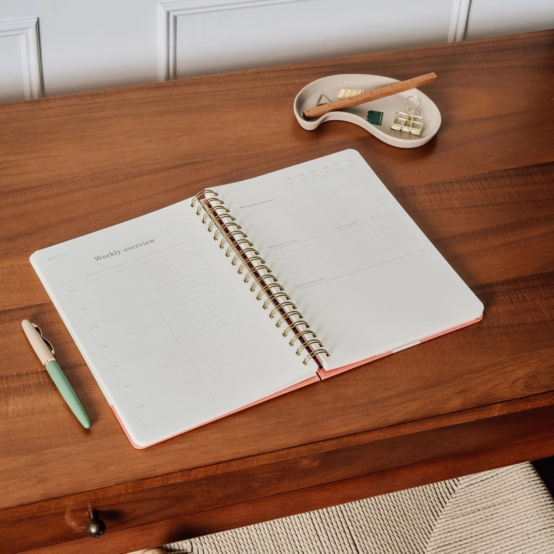 Gradient Orb Spiral Undated Daily Planner