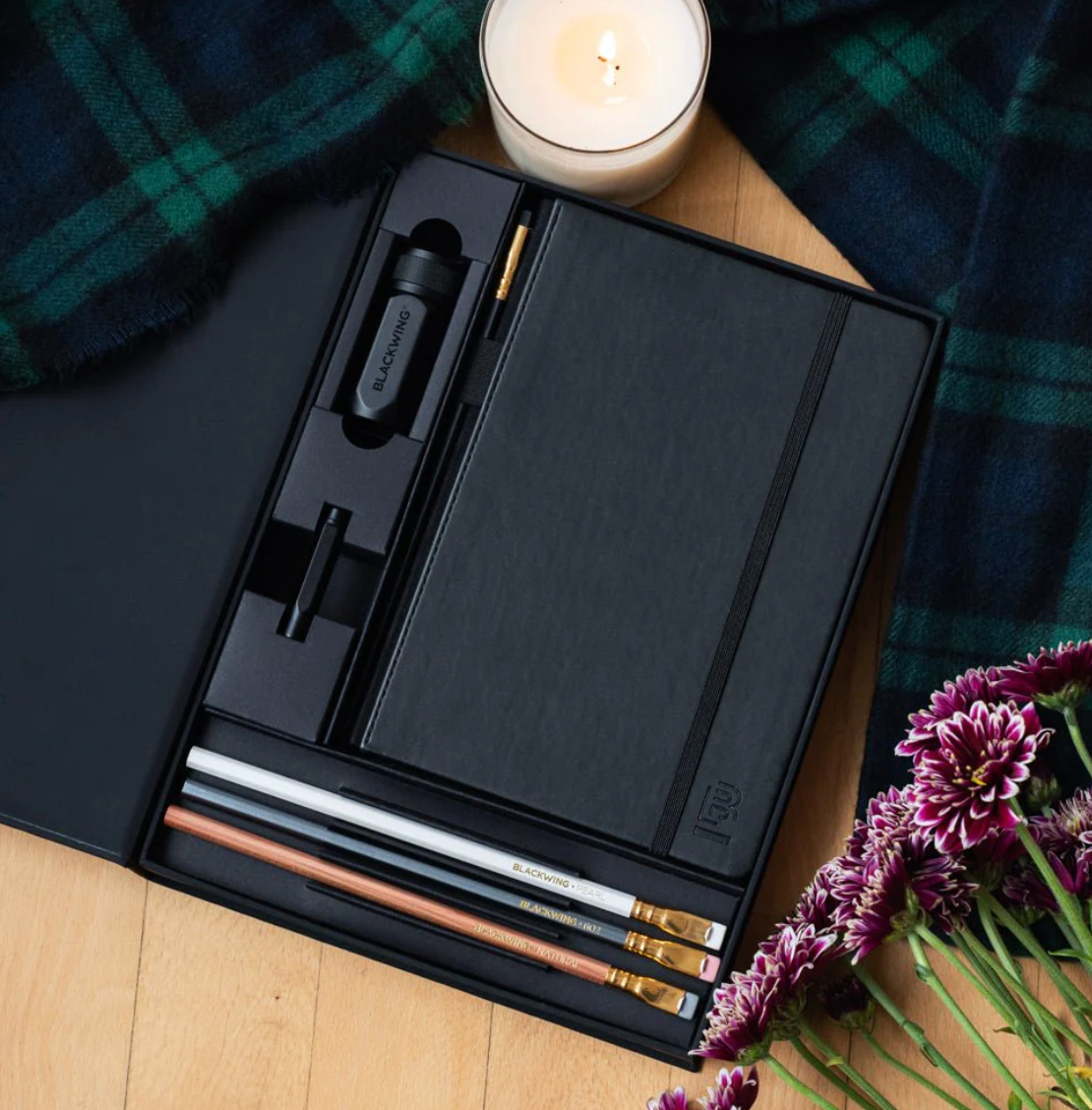 Blackwing Blank Sketchbook & Pencils Essentials Gift Set