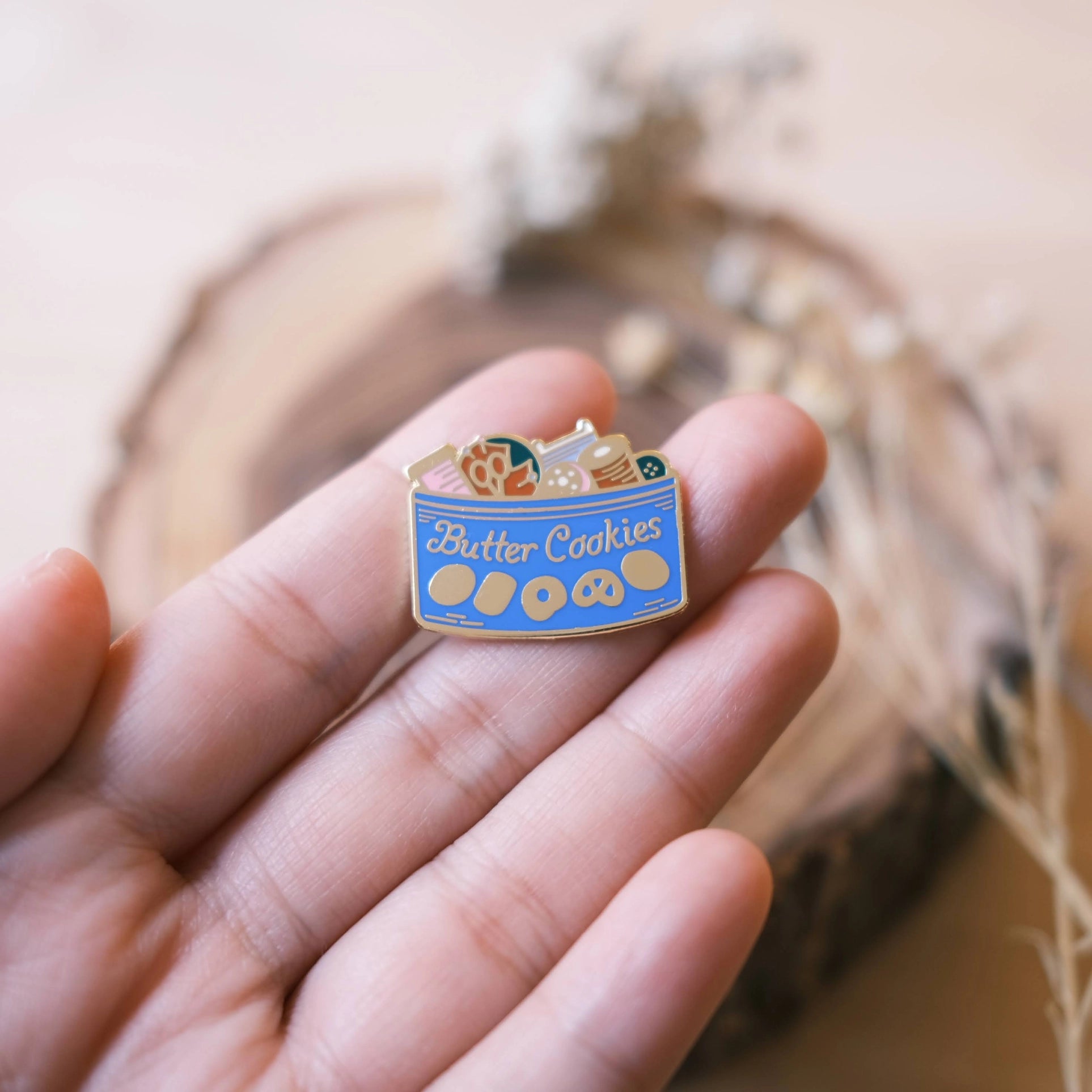 Butter Cookie Sewing Kit Pin