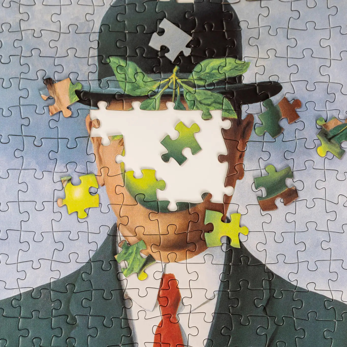 René Magritte - Son of Man Puzzle Did you know: This painting was a featured element in the plot of the 1999 movie (remake), The Thomas Crown Affair, with Pierce Brosnan and Rene Russo. If you're an art lover - you MUST watch it!