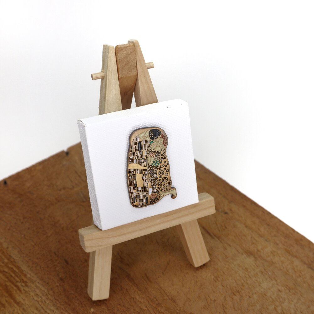 The Kiss Pin