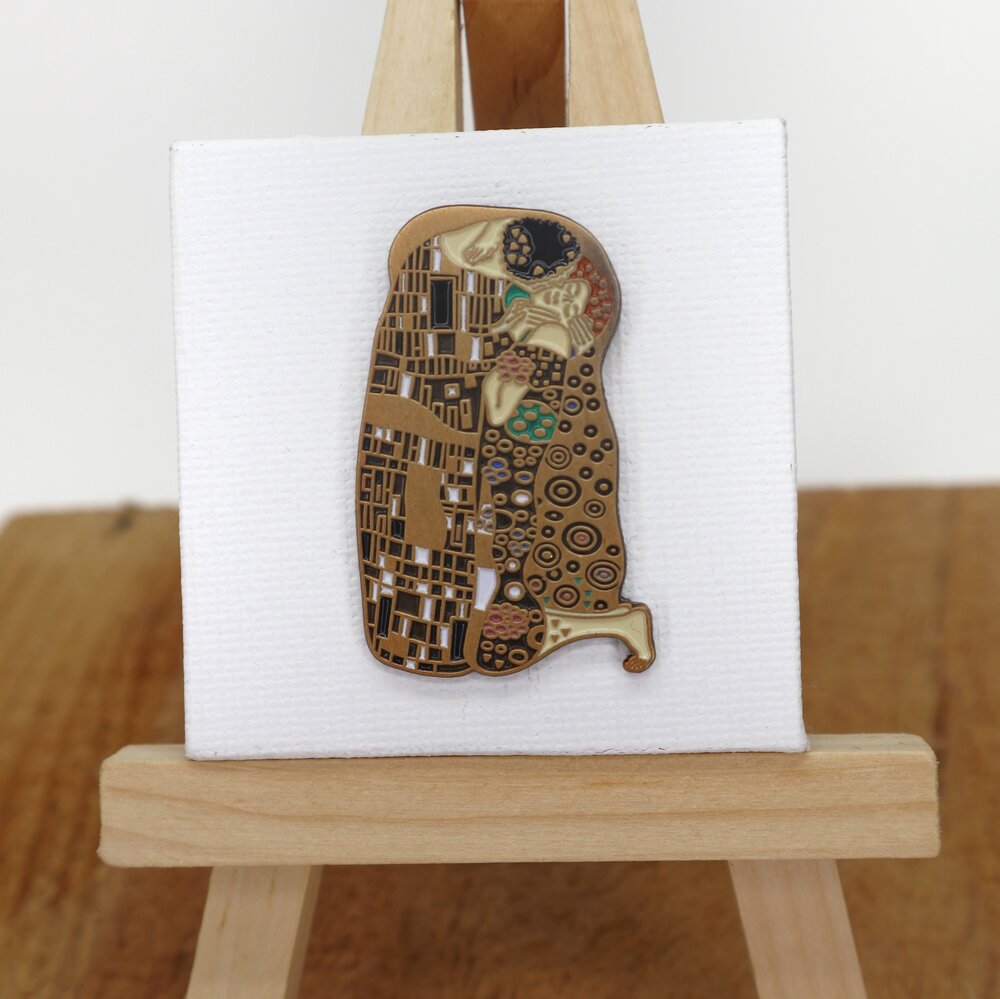 The Kiss Pin