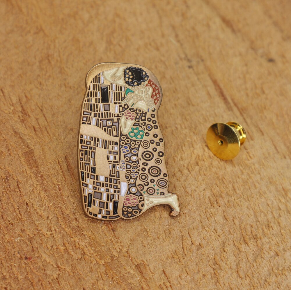 The Kiss Pin