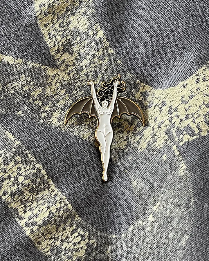 La Femme Chauve-Souris Pin